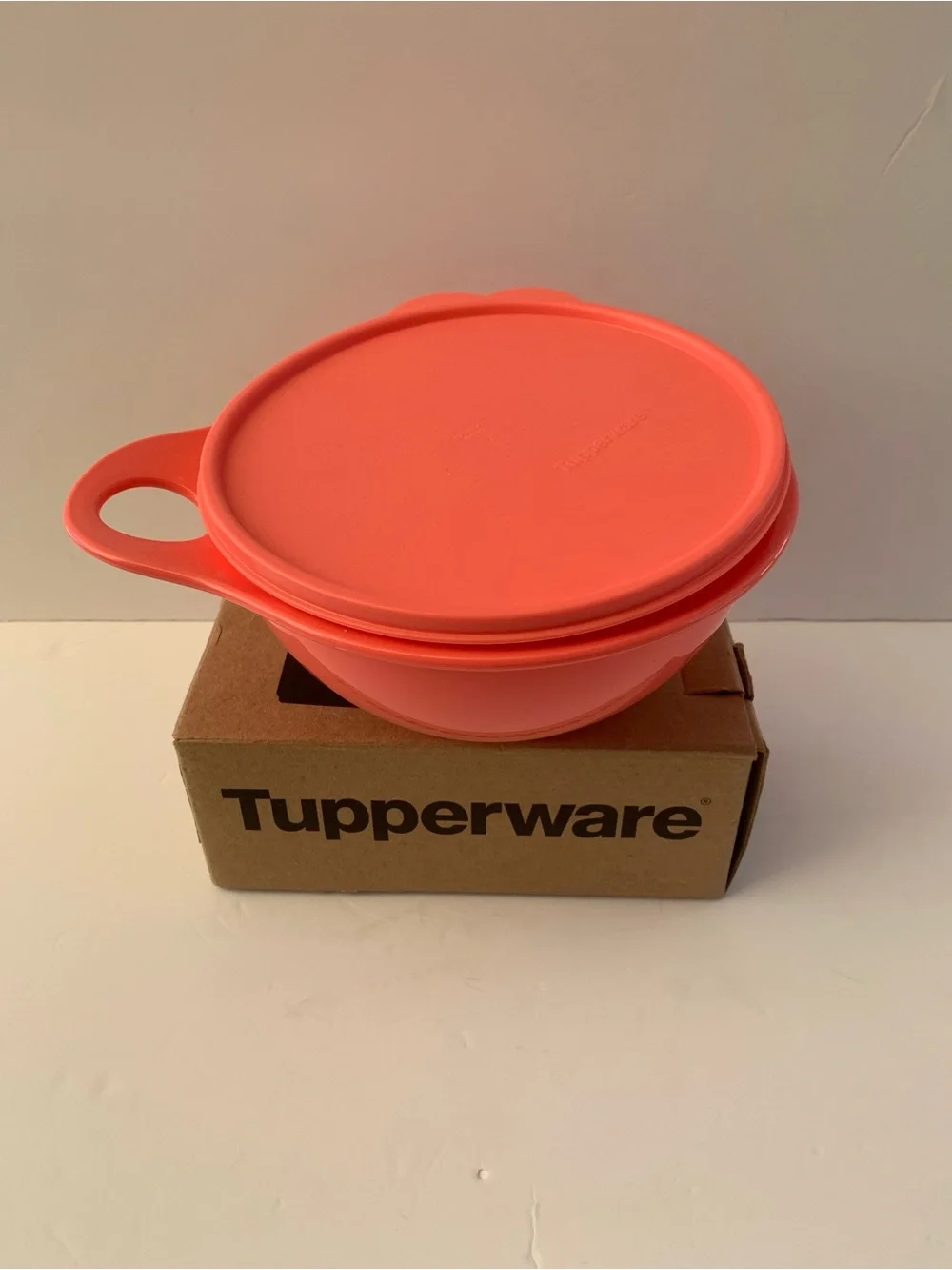 Tupperware Coral-Red Portable Bowl with Loop Lid 1.4L 6 Cup